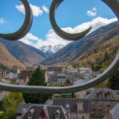 Pyrenees Palace Apartment *