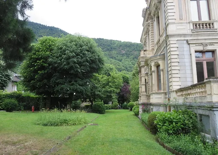 Pyrenees Palace 아파트